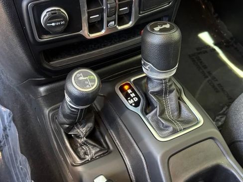 Used 2025 Jeep Wrangler Unlimited Sport AWD/4WD image 21