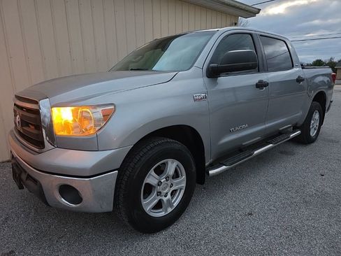 Used 2013 Toyota Tundra 2WD CrewMax w/ SR5 Pkg image 12