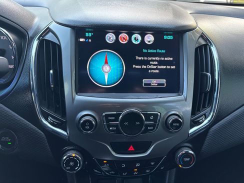 Used 2018 Chevrolet Cruze LT w/ Sun And Sound Package image 27