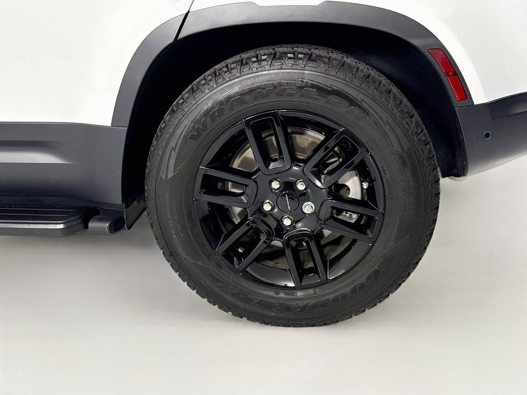 Used 2026 Land Rover Defender 110 S AWD/4WD image 31