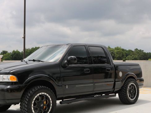 Used 2002 Lincoln Blackwood RWD image 28