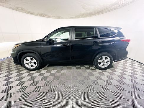 Used 2023 Toyota Highlander L FWD image 6