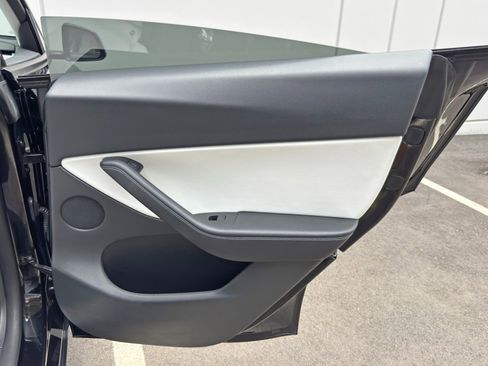 Used 2021 Tesla Model Y Long Range AWD/4WD image 48