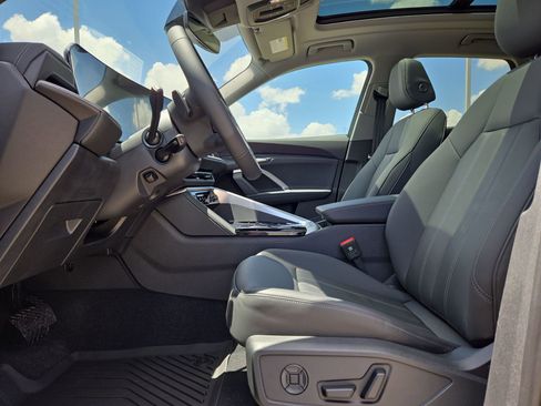 Used 2025 Audi Q5 Premium w/ Convenience Package image 16