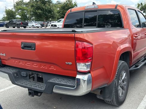 Used 2017 Toyota Tacoma SR5 w/ Tow Package AWD/4WD image 4