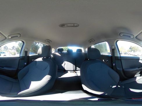 Used 2025 Kia K4 LXS image 42