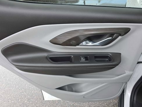 Used 2023 GMC Terrain SLE w/ Driver Convenience Package image 23