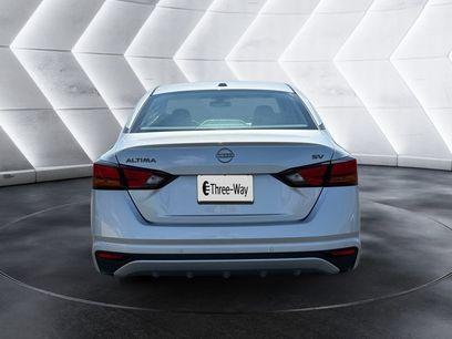 Used 2024 Nissan Altima 2.5 SV