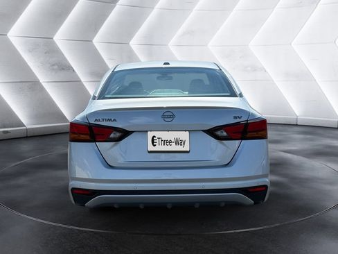 Used 2024 Nissan Altima 2.5 SV FWD image 4