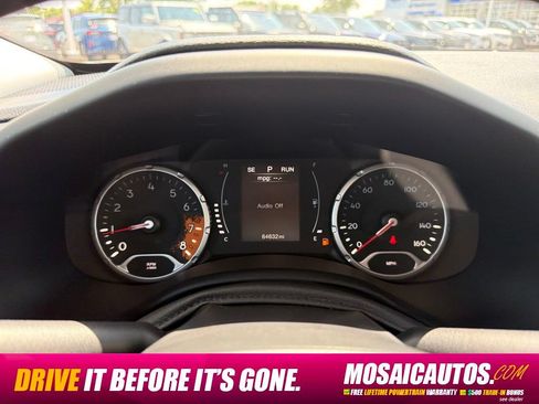 Used 2017 Jeep Renegade Latitude w/ Popular Equipment Group AWD/4WD image 33