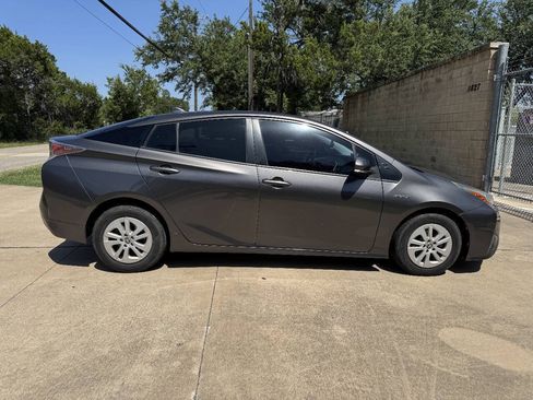 Used 2016 Toyota Prius Two FWD image 11