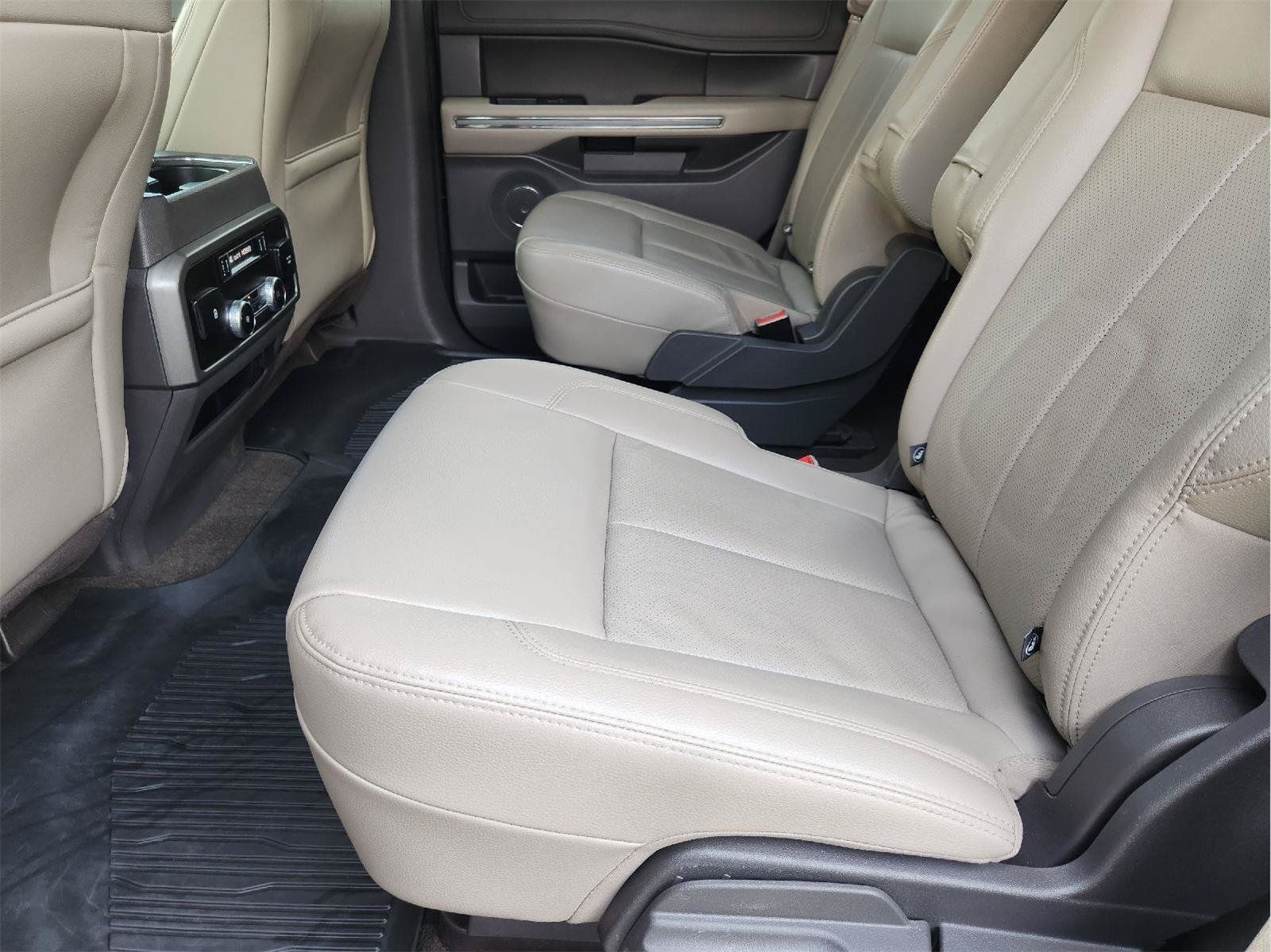 Used 2020 Ford Expedition XLT w/ Equipment Group 202A RWD image 31