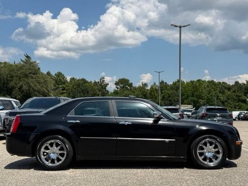 Used 2010 Chrysler 300 C RWD image 5