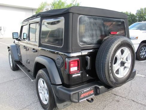 Used 2018 Jeep Wrangler Unlimited Sport S AWD/4WD image 5