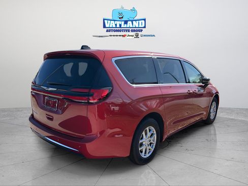 New 2026 Chrysler Pacifica Select image 5