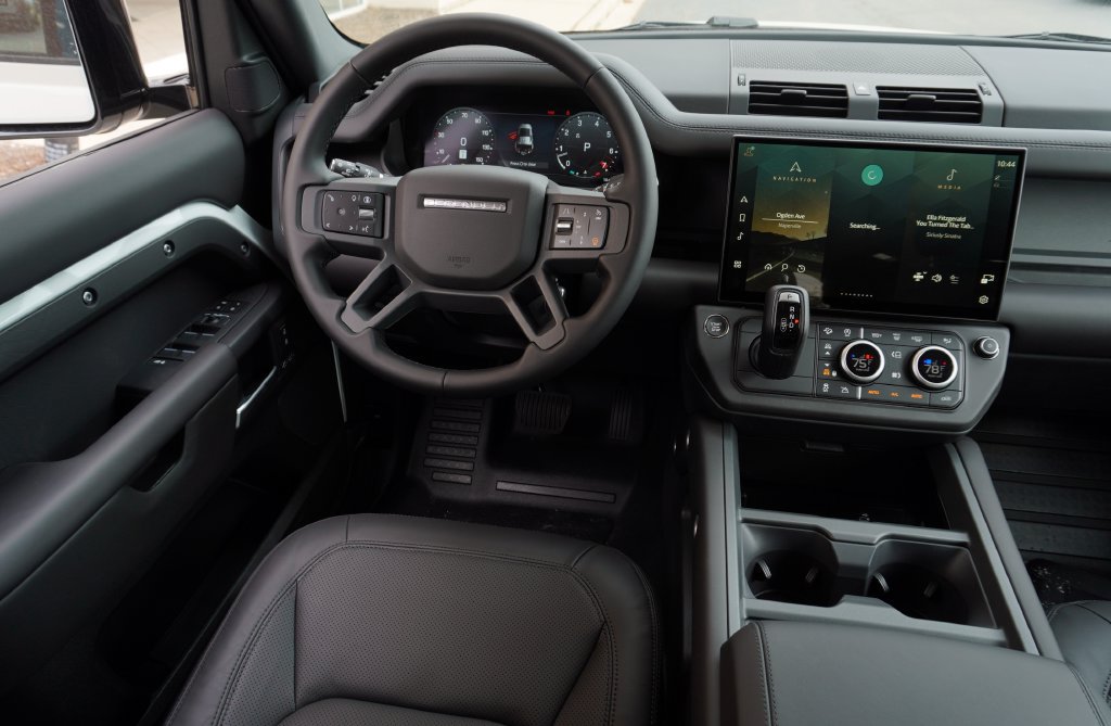 Certified 2026 Land Rover Defender 110 X-Dynamic SE AWD/4WD image 15