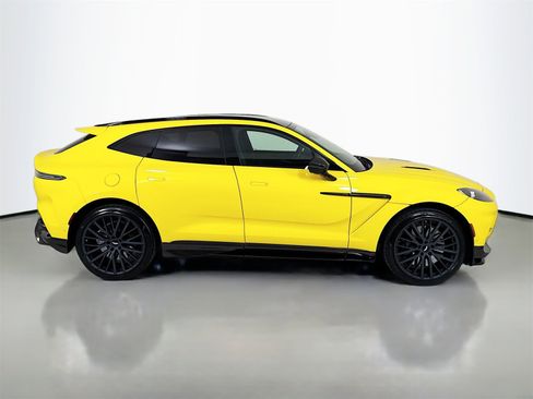 Used 2025 Aston Martin DBX 707 image 9