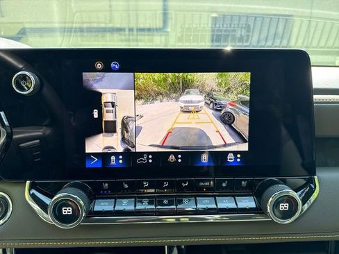 Used 2023 Chevrolet Colorado ZR2 w/ ZR2 Convenience Package III AWD/4WD image 23