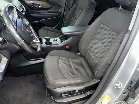 Used 2019 GMC Terrain SLE w/ Driver Convenience Package image 2