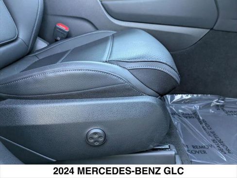 Used 2024 Mercedes-Benz GLC 300 SUV image 26