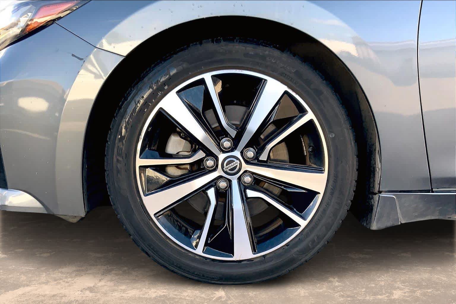 Used 2021 Nissan Maxima 3.5 SV w/ Floor Mat Group FWD image 8