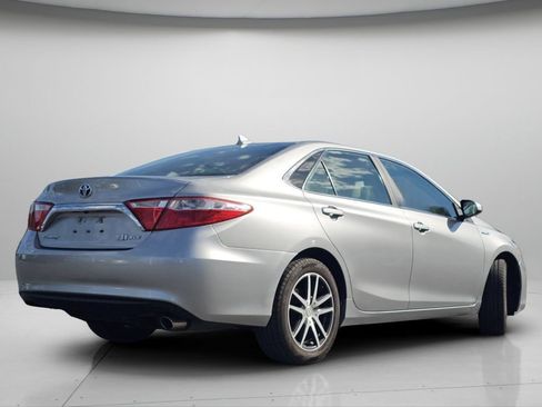 Used 2017 Toyota Camry XLE w/ Moonroof Package FWD image 24
