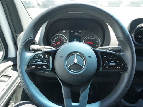 Used 2024 Mercedes-Benz Sprinter 2500 image 11