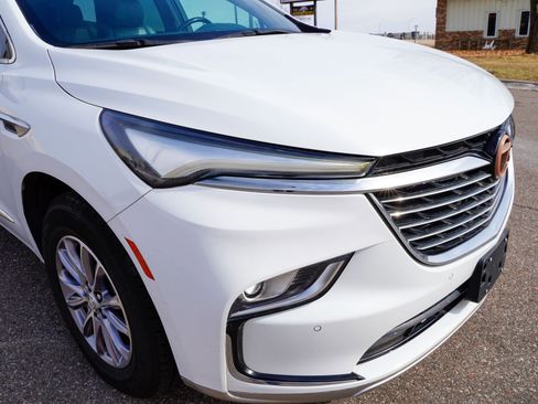 Used 2023 Buick Enclave Essence image 27