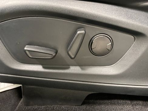 Used 2022 Ford Explorer XLT w/ Equipment Group 202A image 26