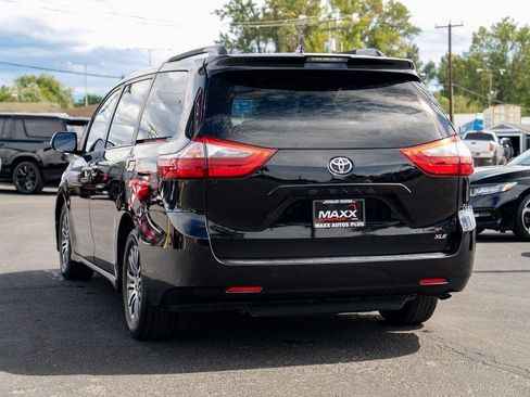 Used 2020 Toyota Sienna XLE image 12