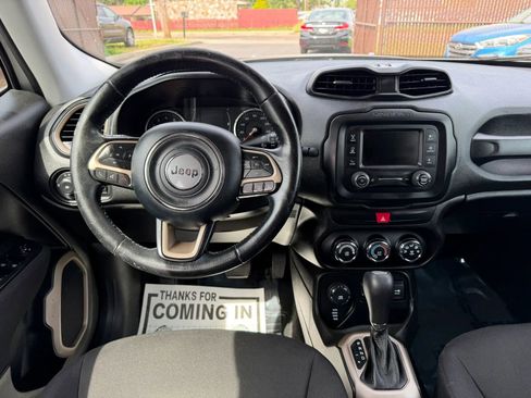 Used 2017 Jeep Renegade Latitude AWD/4WD image 15