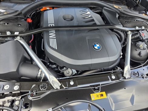 New 2026 BMW 750e xDrive w/ Premium Package AWD/4WD image 18