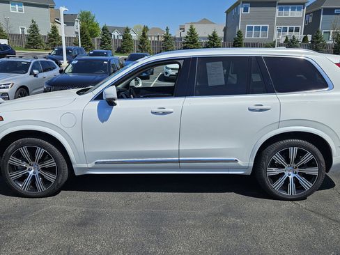 Used 2024 Volvo XC90 T8 Ultimate w/ Protection Package Premier AWD/4WD image 7