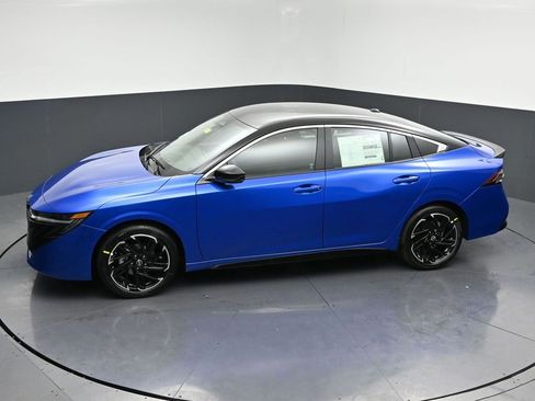 New 2026 Nissan Sentra SR w/ Floor Mat Package FWD image 24