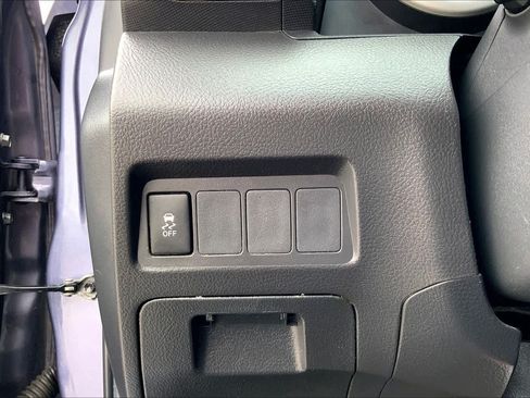 Used 2009 Pontiac Vibe w/ Preferred Package FWD image 31