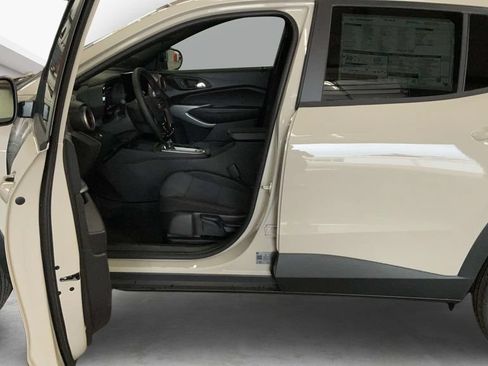 Used 2026 Chevrolet Trax RS w/ Driver Confidence Package FWD image 37