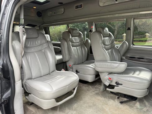 Used 2007 Chevrolet Express 2500 Extended w/ Preferred Equipment Group RWD image 16