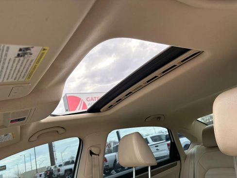 Used 2017 Volkswagen Passat 1.8T SEL Premium image 22