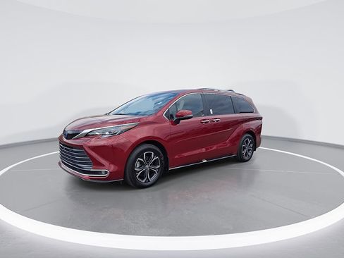 Used 2025 Toyota Sienna Platinum image 5