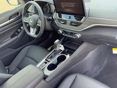 New 2025 Nissan Altima 2.5 SL image 11