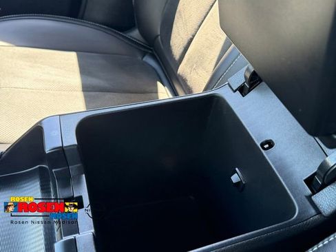 Used 2025 Jeep Grand Cherokee Altitude AWD/4WD image 21