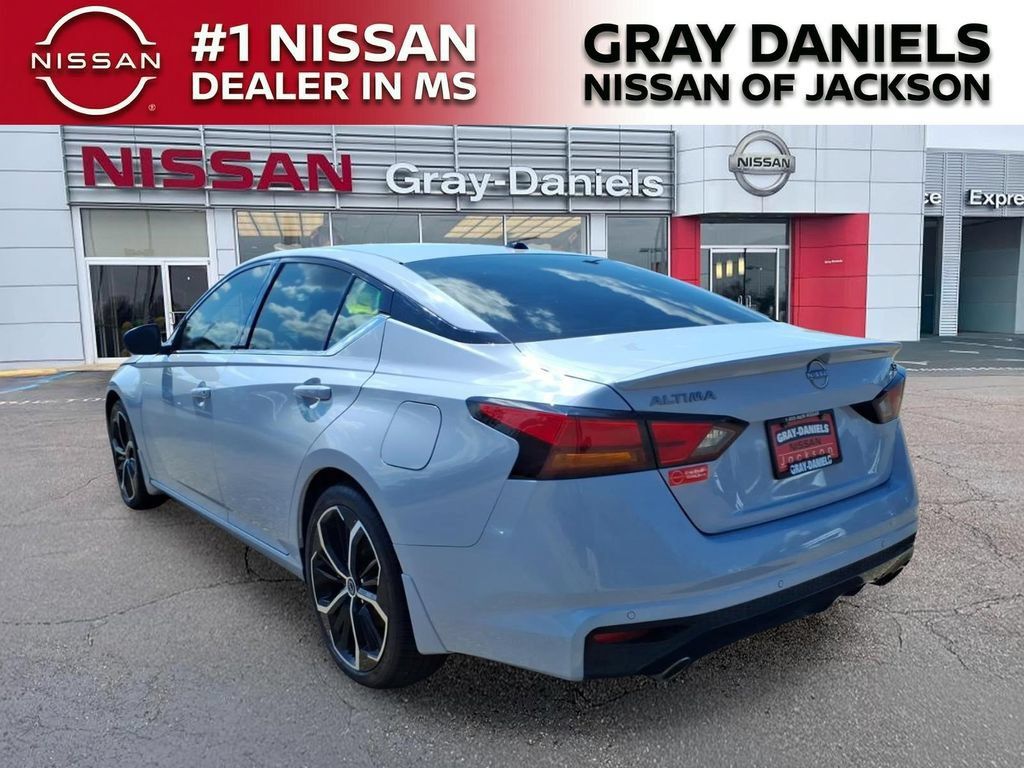 Certified 2026 Nissan Altima 2.5 SR w/ SR Premium Package FWD image 6