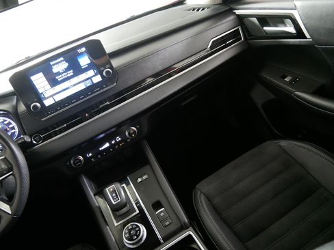 Used 2023 Mitsubishi Outlander SE AWD/4WD image 11