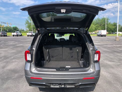 Used 2025 Ford Explorer ST-Line w/ ST-Line Street Pack image 9