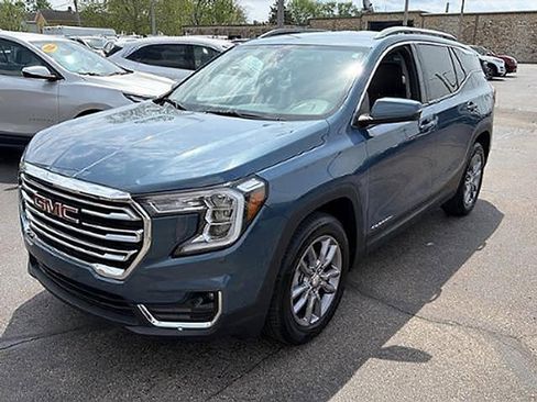 Used 2024 GMC Terrain SLT AWD/4WD image 3