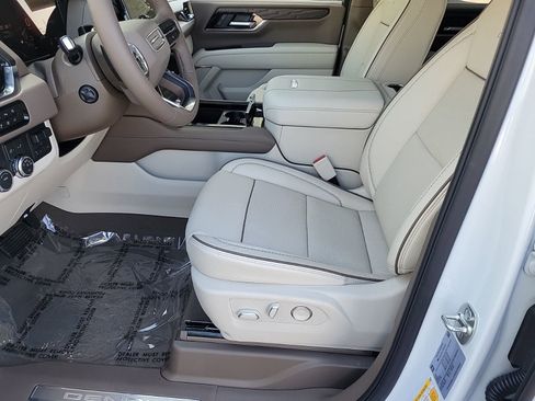 New 2026 GMC Yukon XL Denali w/ Denali Reserve Package RWD image 11