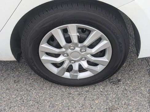 Used 2019 Hyundai Accent SE FWD image 10