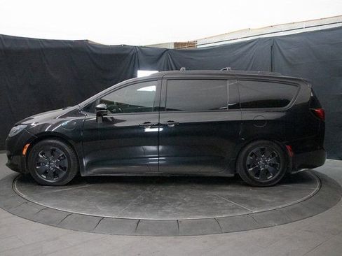 Used 2019 Chrysler Pacifica Limited w/ Advanced Safetytec Group image 9