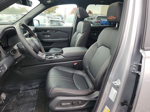 New 2025 Honda Pilot TrailSport image 9