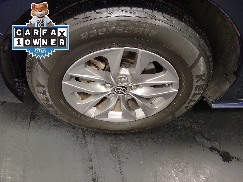 Used 2022 Toyota Sienna XLE FWD image 11